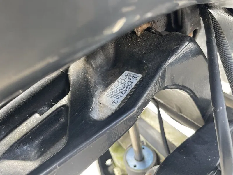 Slide: The Image of Boston Whaler Ventura 180 2006 - 5