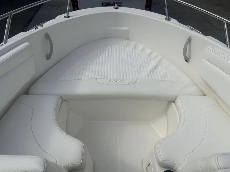 Slide: The Image of Boston Whaler Ventura 180 2006 - 9