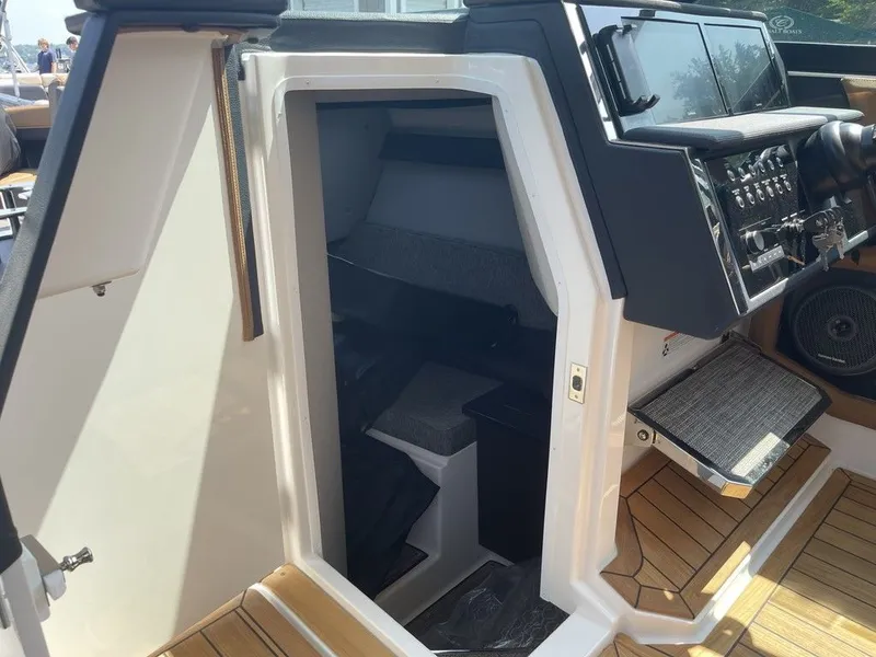 Slide: The Image of Cobalt R33 2023 - 25