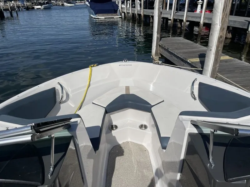 Slide: The Image of Four Winns 200 Horizon 2013 - 3