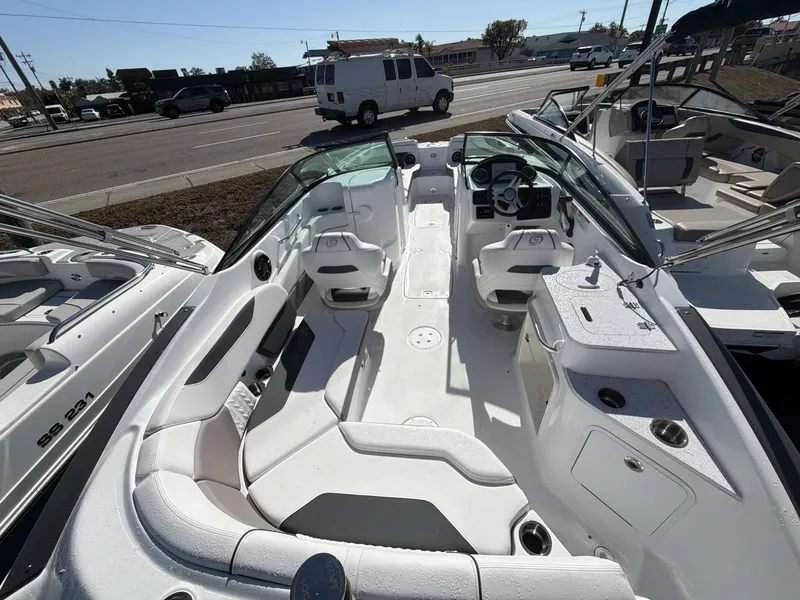 Slide: The Image of Hurricane 2400 SD 2026 - 18