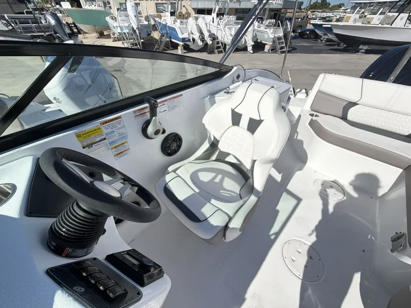 Slide: The Image of Hurricane 2400 SD 2026 - 20