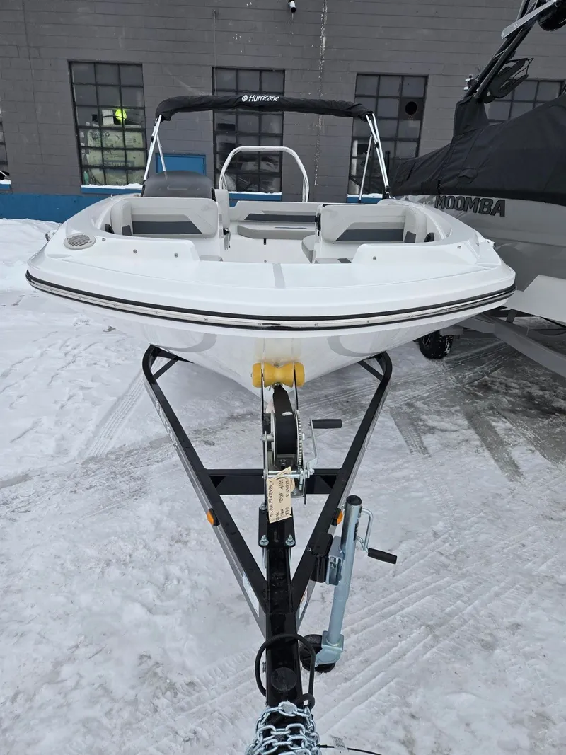 Slide: The Image of Hurricane SunDeck Sport 185 OB 2026 - 5