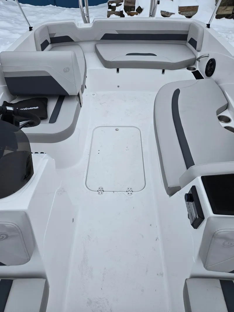 Slide: The Image of Hurricane SunDeck Sport 185 OB 2026 - 7