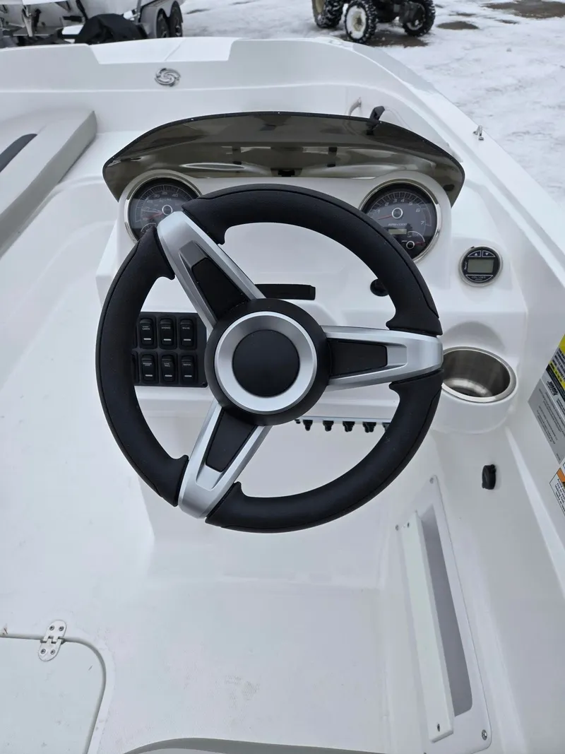 Slide: The Image of Hurricane SunDeck Sport 185 OB 2026 - 9