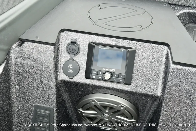 Slide: The Image of Ranger Z518 w/200HP Pro-XS 4 Stroke 2023 - 10