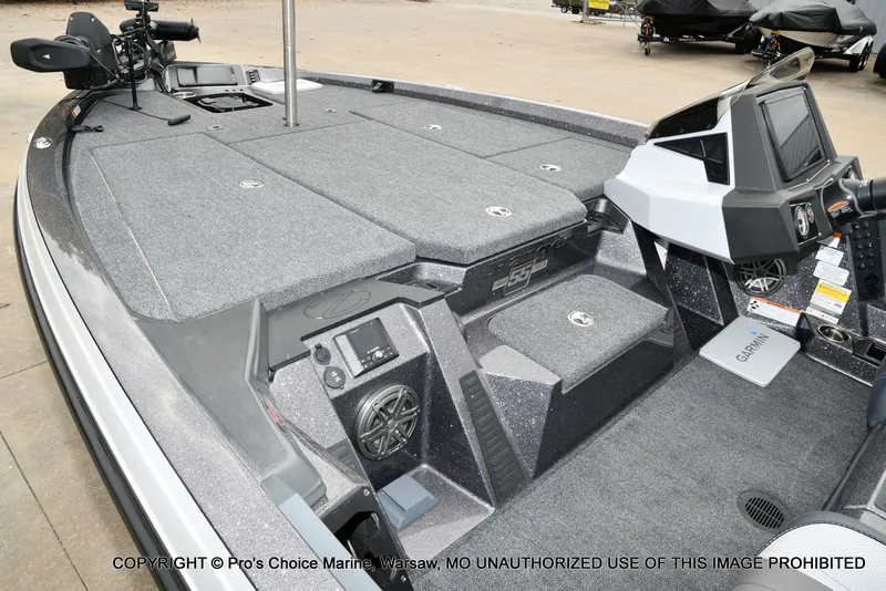 Slide: The Image of Ranger Z518 w/200HP Pro-XS 4 Stroke 2023 - 17