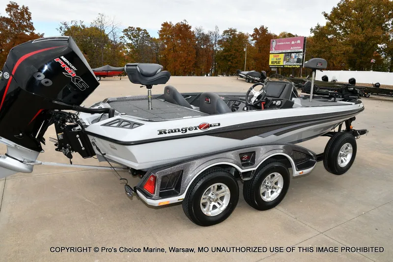 Slide: The Image of Ranger Z518 w/200HP Pro-XS 4 Stroke 2023 - 21