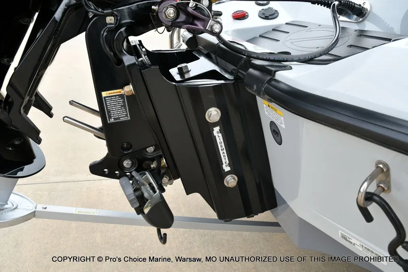 Slide: The Image of Ranger Z518 w/200HP Pro-XS 4 Stroke 2023 - 23