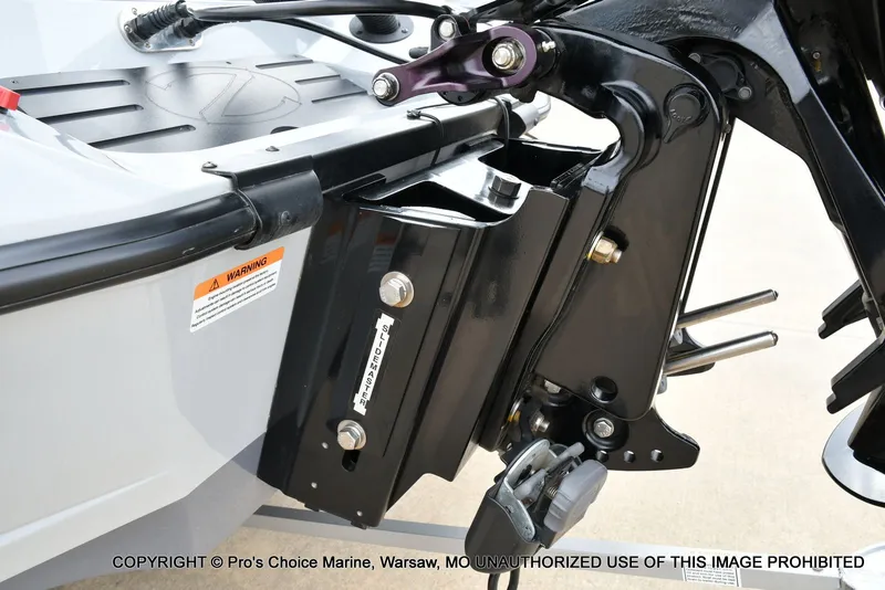 Slide: The Image of Ranger Z518 w/200HP Pro-XS 4 Stroke 2023 - 24