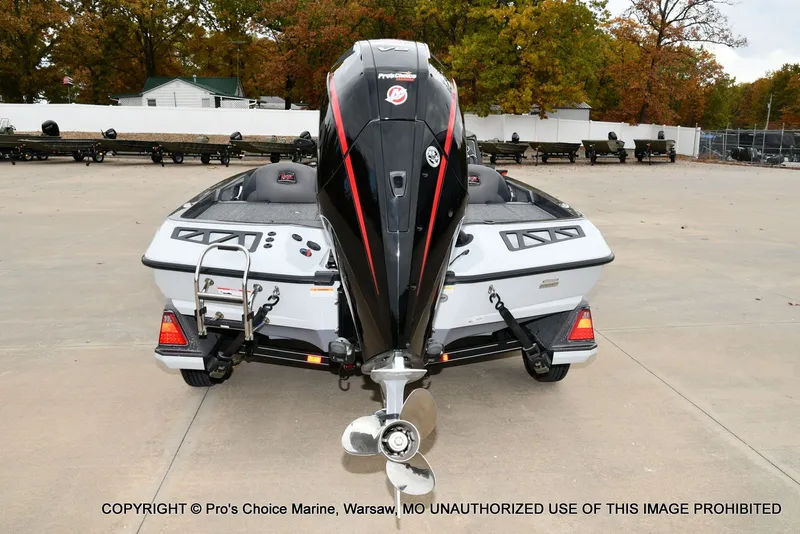 Slide: The Image of Ranger Z518 w/200HP Pro-XS 4 Stroke 2023 - 25