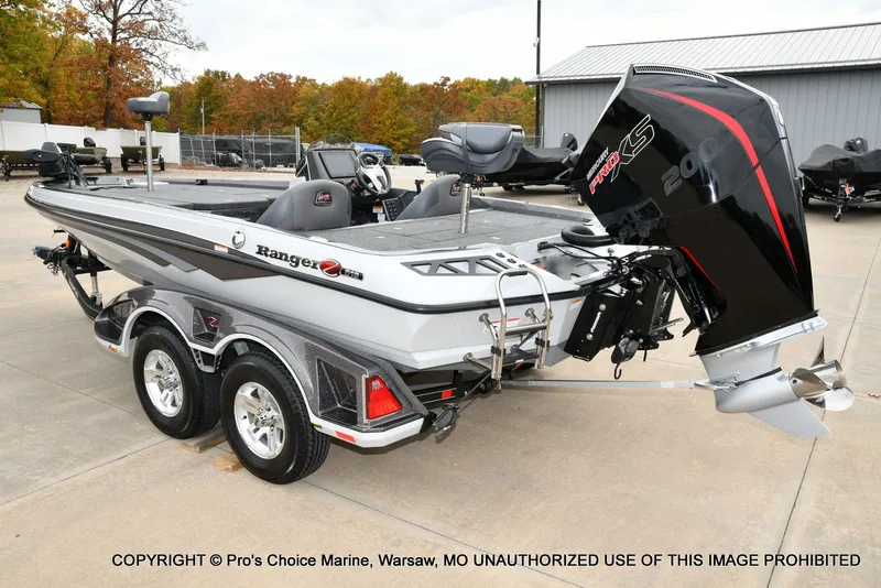 Slide: The Image of Ranger Z518 w/200HP Pro-XS 4 Stroke 2023 - 26