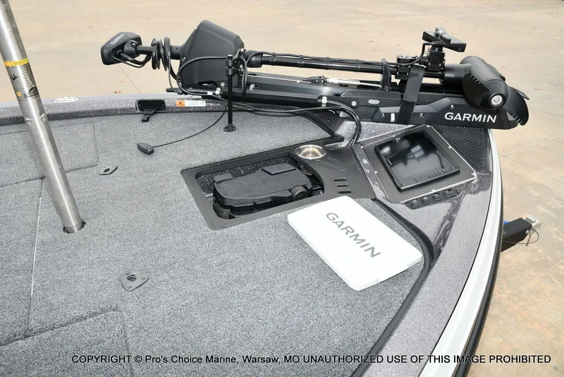 Slide: The Image of Ranger Z518 w/200HP Pro-XS 4 Stroke 2023 - 32