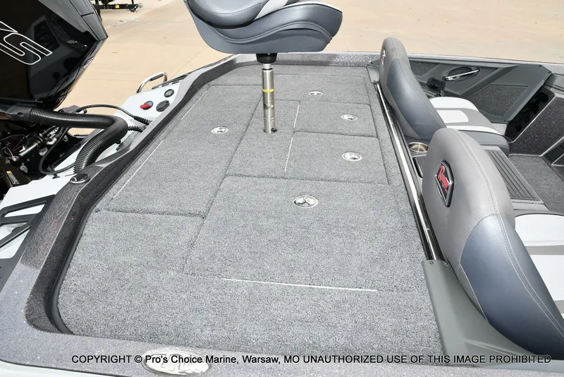 Slide: The Image of Ranger Z518 w/200HP Pro-XS 4 Stroke 2023 - 35