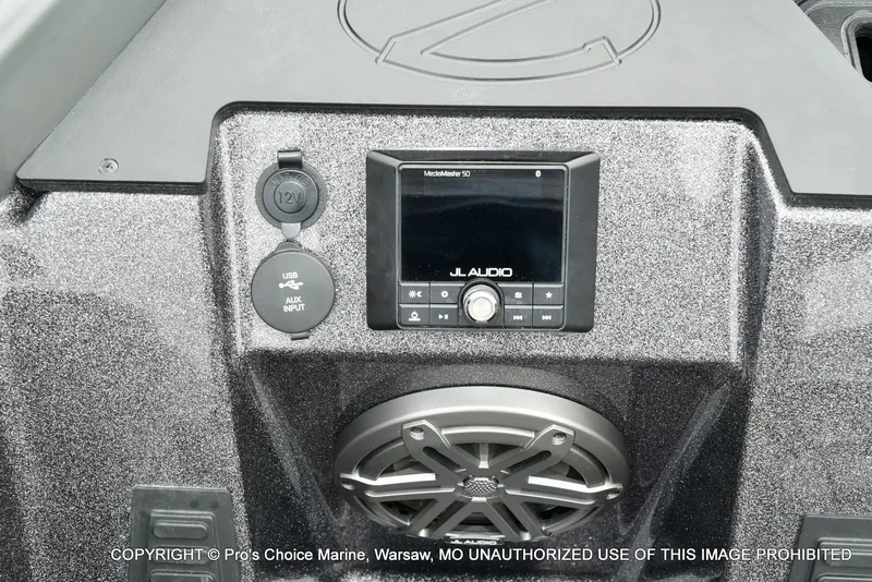 Slide: The Image of Ranger Z518 w/200HP Pro-XS 4 Stroke 2023 - 46