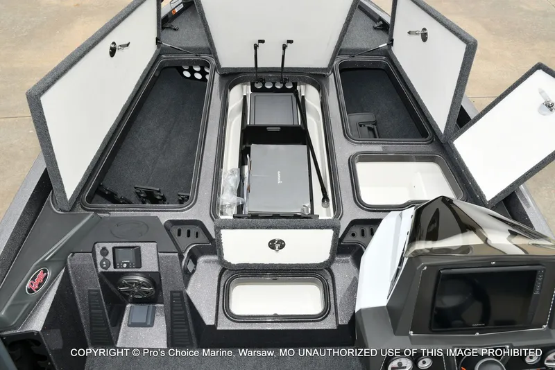 Slide: The Image of Ranger Z518 w/200HP Pro-XS 4 Stroke 2023 - 53