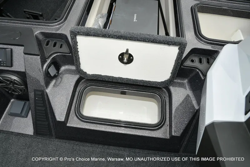 Slide: The Image of Ranger Z518 w/200HP Pro-XS 4 Stroke 2023 - 54