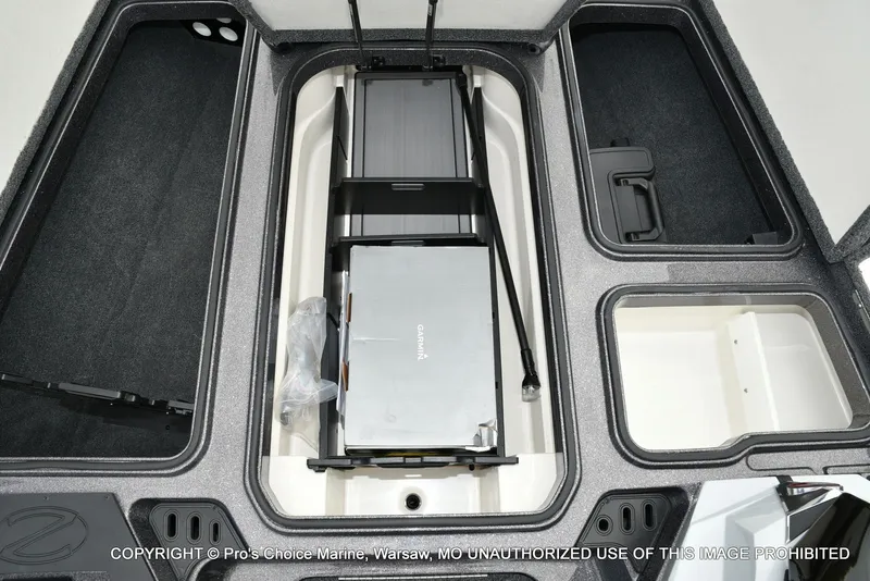 Slide: The Image of Ranger Z518 w/200HP Pro-XS 4 Stroke 2023 - 55