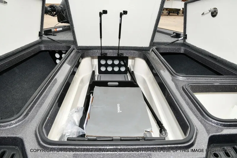 Slide: The Image of Ranger Z518 w/200HP Pro-XS 4 Stroke 2023 - 56