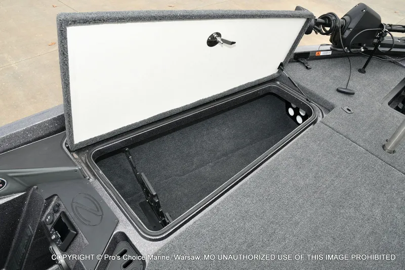 Slide: The Image of Ranger Z518 w/200HP Pro-XS 4 Stroke 2023 - 57