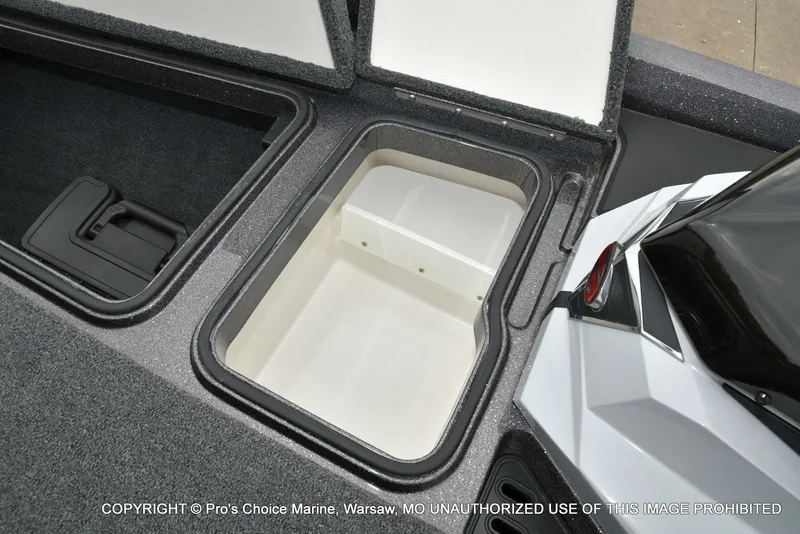 Slide: The Image of Ranger Z518 w/200HP Pro-XS 4 Stroke 2023 - 60