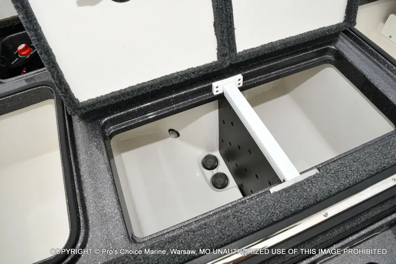 Slide: The Image of Ranger Z518 w/200HP Pro-XS 4 Stroke 2023 - 63