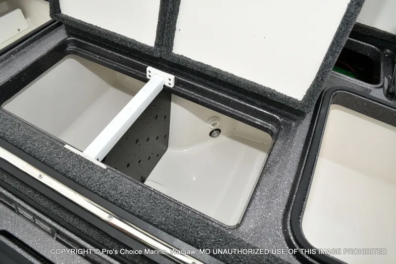 Slide: The Image of Ranger Z518 w/200HP Pro-XS 4 Stroke 2023 - 64