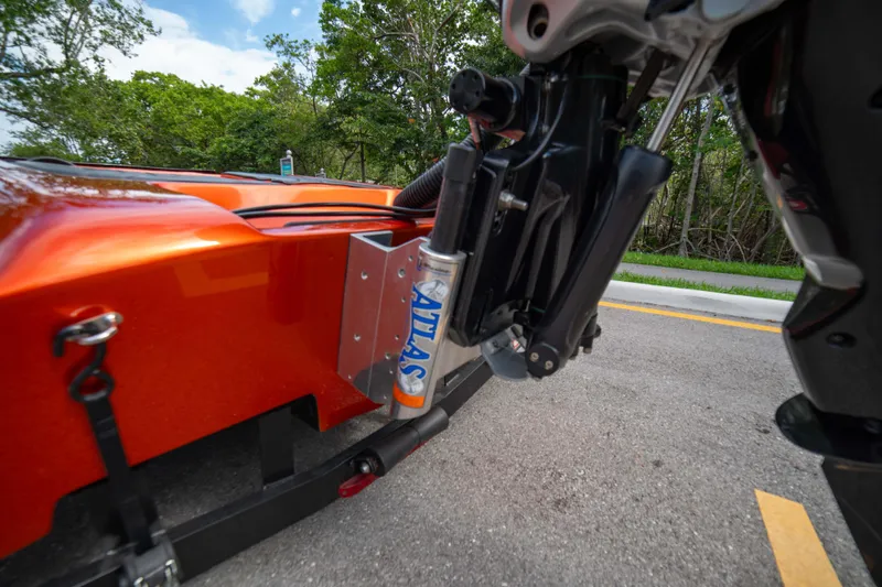 Slide: The Image of 1984 Sleekcraft Aristocrat 20 boat with Atlas hydraulic system on a sunny day. - 3