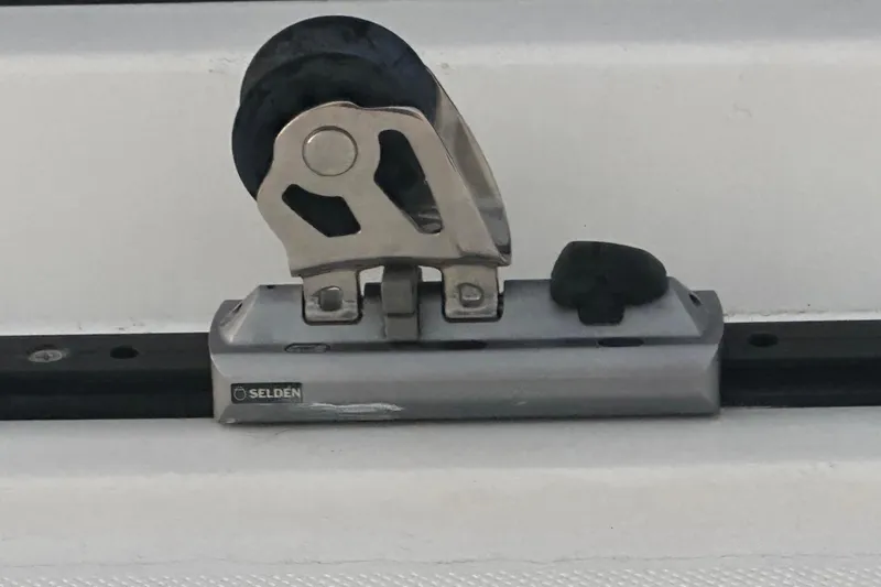 Slide: The Image of All Winches Are Electric  & Self Tailing - 17