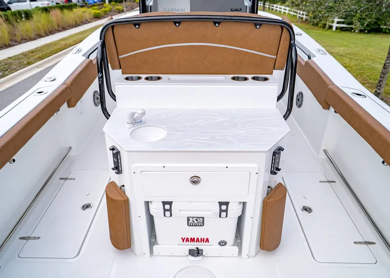 Slide: The Image of Sea Hunt Ultra 275 CB 2026 - 14