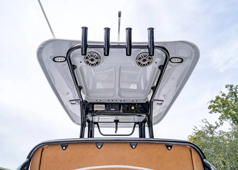 Slide: The Image of Sea Hunt Ultra 275 CB 2026 - 19