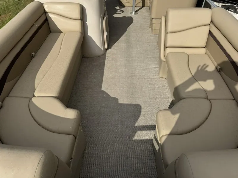 Slide: The Image of Interior of a 2018 Bennington 21 SLX pontoon boat with beige seating. - 11