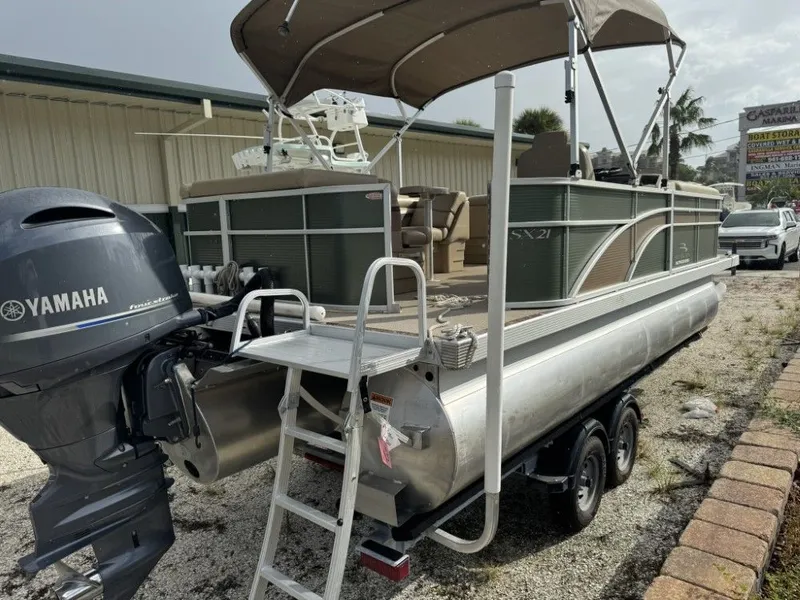 Slide: The Image of 2018 Bennington 21 SLX pontoon boat with Yamaha motor, parked on a trailer. - 3