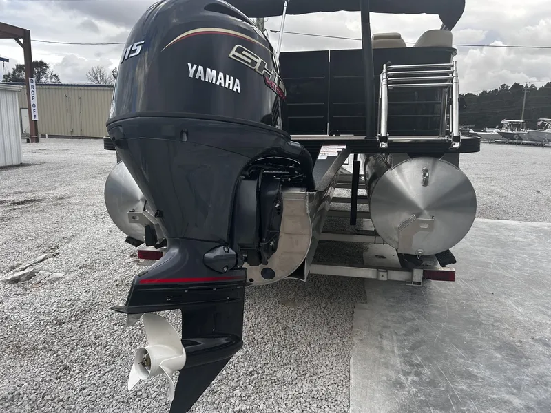 Slide: The Image of Veranda Vista View Series 20RC-TRITOON-115HP 2026 - 13