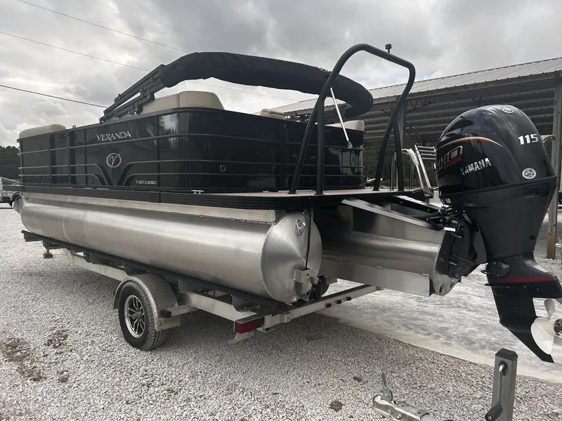 Slide: The Image of Veranda Vista View Series 20RC TRITOON 2026 - 3