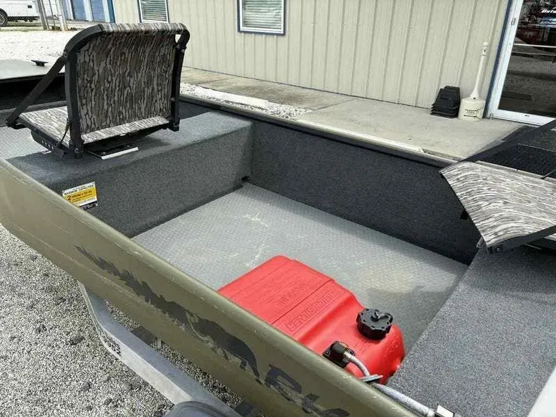 Slide: The Image of Rhino Wide Jon 1440 Skipjack 2025 - 9