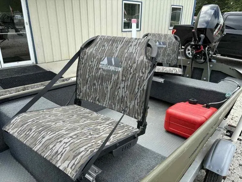 Slide: The Image of Rhino Wide Jon 1440 Skipjack 2025 - 7