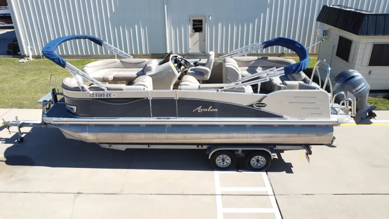 Slide: The Image of Avalon CAT EL 2385T 2018 - 12