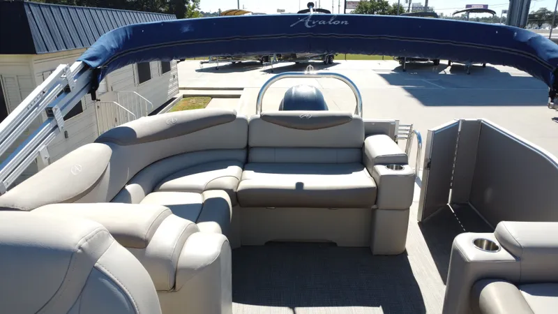 Slide: The Image of Avalon CAT EL 2385T 2018 - 26