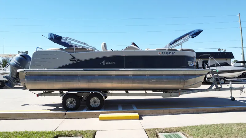 Slide: The Image of Avalon CAT EL 2385T 2018 - 7