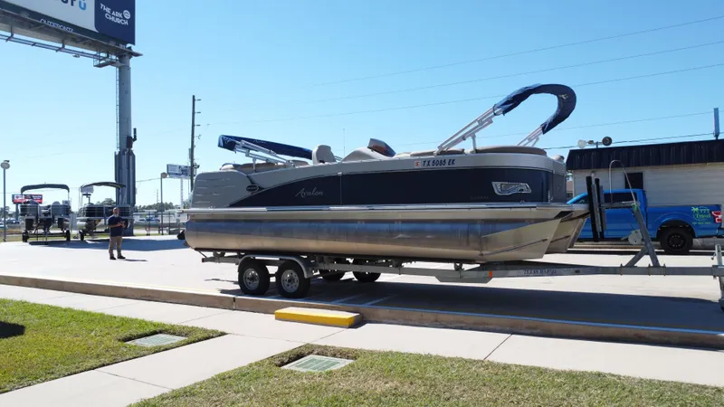 Slide: The Image of Avalon CAT EL 2385T 2018 - 8