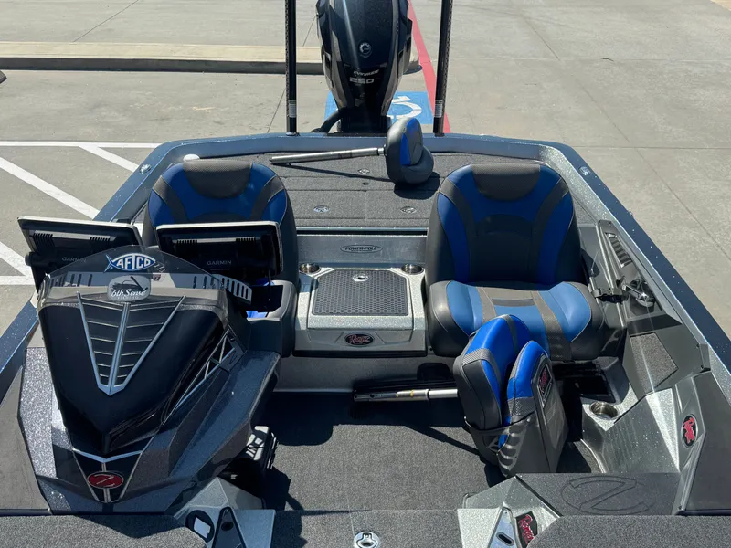 Slide: The Image of 2019 Ranger Z520L boat interior with blue seats and dual Garmin displays. - 16
