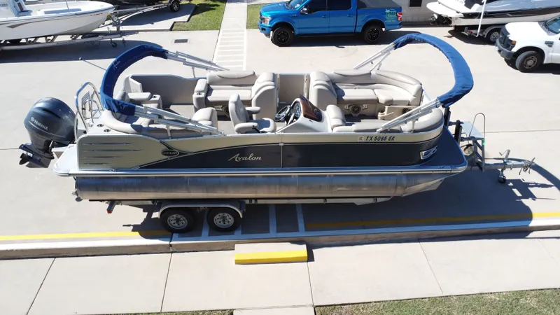 Slide: The Image of Avalon CAT EL 2385T 2018 - 16