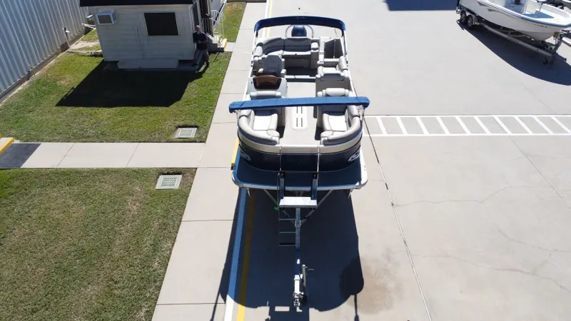 Slide: The Image of Avalon CAT EL 2385T 2018 - 18