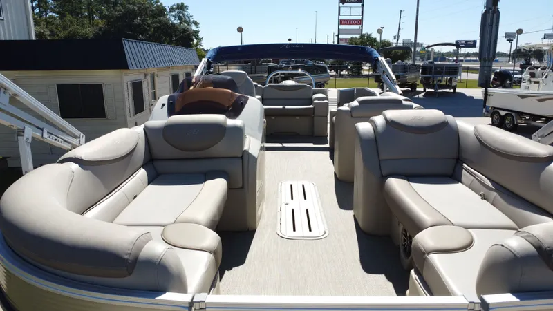 Slide: The Image of Avalon CAT EL 2385T 2018 - 24