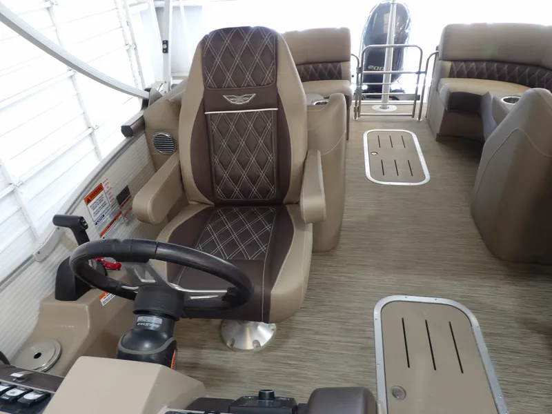 Slide: The Image of Bennington 24 BOWRIDER FASTBACK 2020 - 20