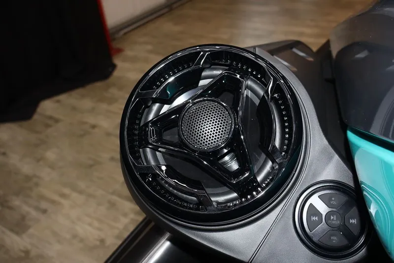 Slide: The Image of Sea-Doo GTR 230 2026 - 17