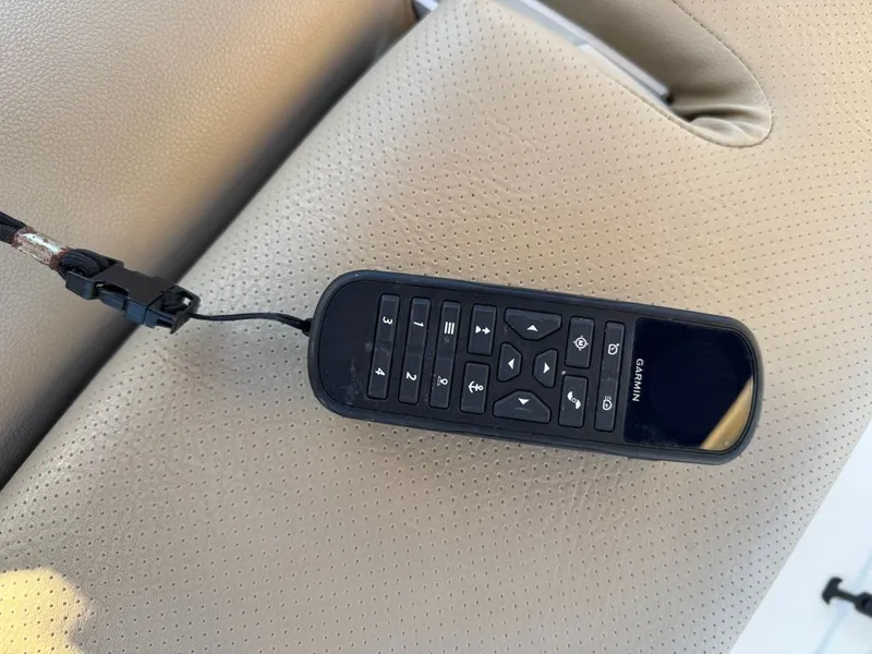 Slide: The Image of NauticStar 227 XTS CC 2019 - 17