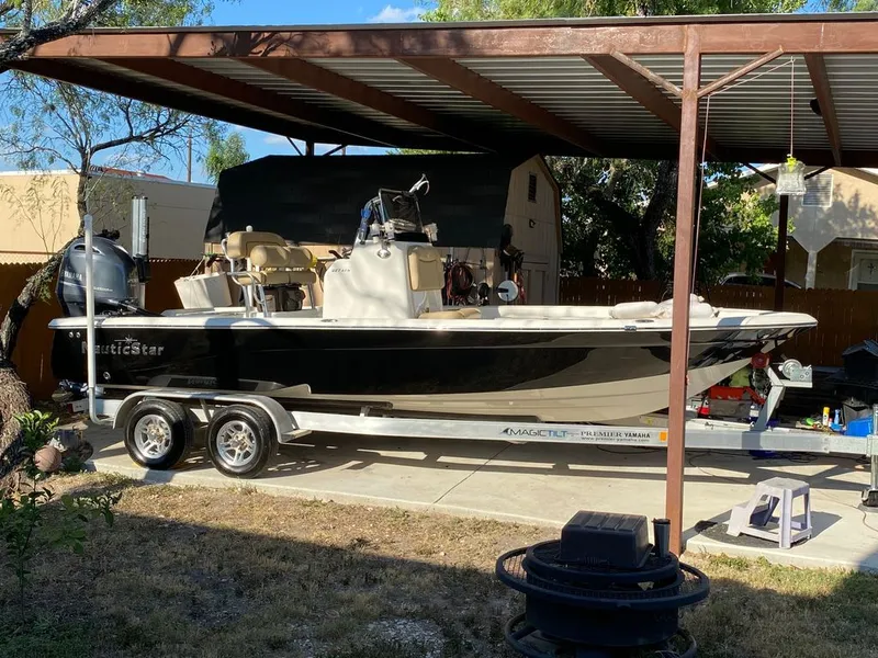 Slide: The Image of NauticStar 227 XTS CC 2019 - 19