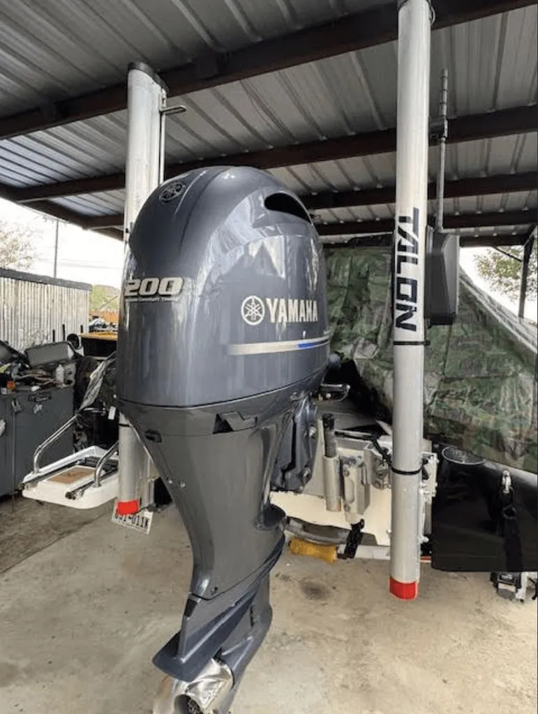 Slide: The Image of NauticStar 227 XTS CC 2019 - 33